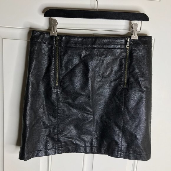Two by Vince Camuto Dresses & Skirts - Two by Vince Camuto Women's Faux Leather Mini Straight Skirt Black ~ Size 8